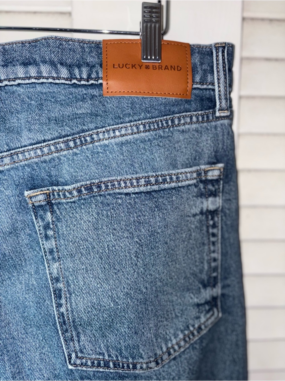 Lucky Brand Boy Mid Rise Relaxed Straight Floral Embroidered Jeans 10/30R - Picture 4 of 8